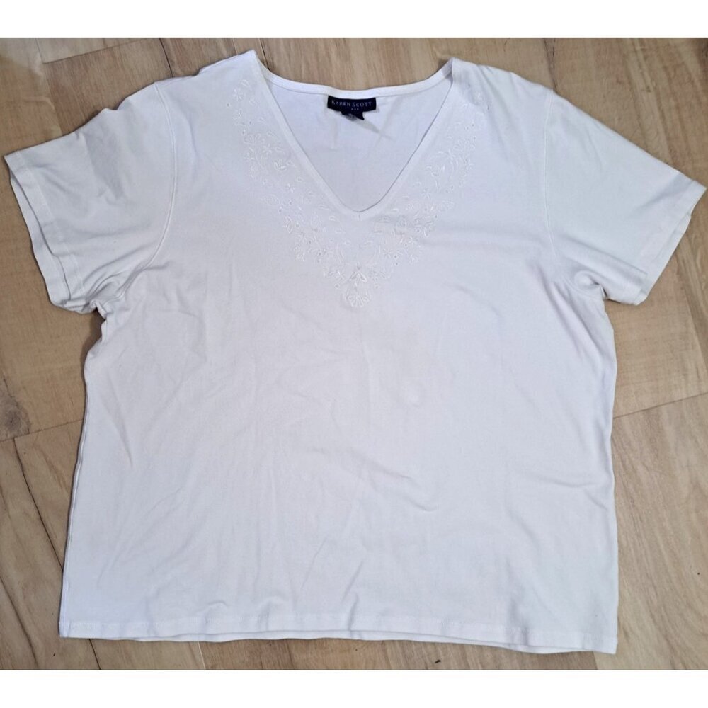 Karen Scott Women's 2X White V-Neck Embroidered Short Sleeve Tee